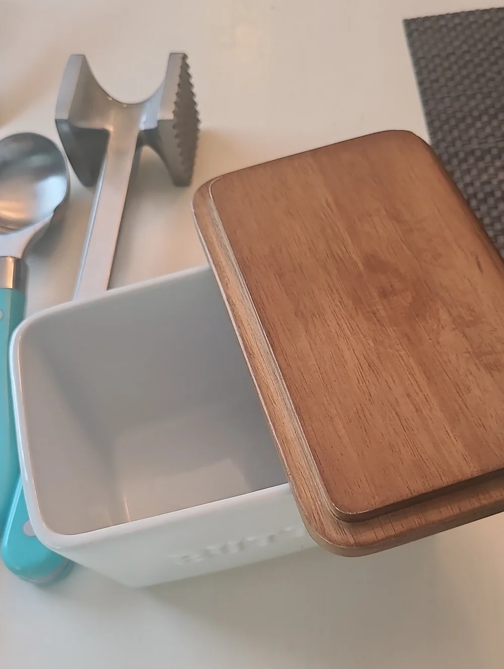 Ceramic Butter Dish with Wooden Lid - White